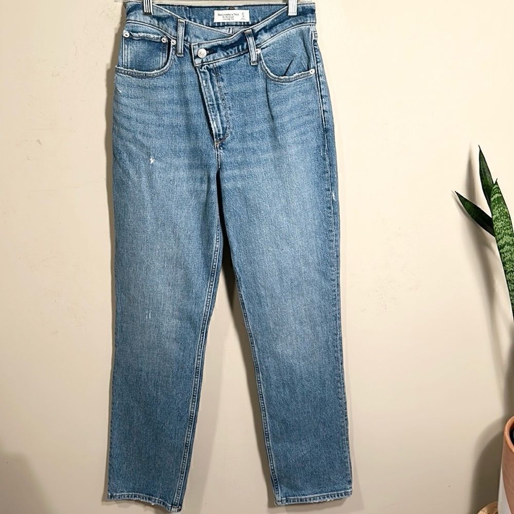 Abercrombie & Fitch The 90” Straight Ultra High Rise Jeans 27/4R